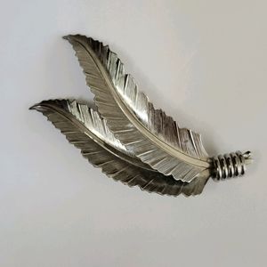 Silver-Tone Layred Feather Brooch 2 Feathers Joined By A Silver Ring
